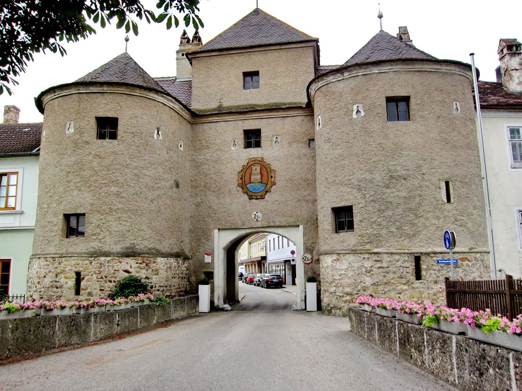 Das Römertor von Traismauer (porta principalis) ist mit 1700 Jah.eines der ältesten Gebäude Österreichs by frferdd