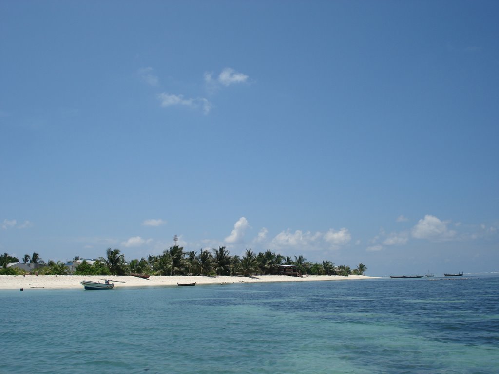 Tuladhoo, Baa Atoll, Maldives by mkthapa