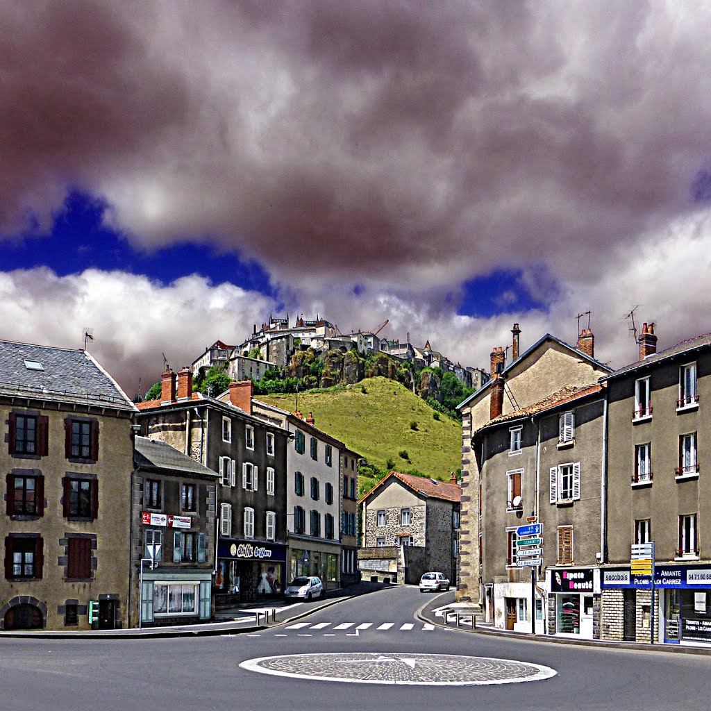 Saint-Flour, Cantal, Auvergne by Pom-Panoramio? YES !