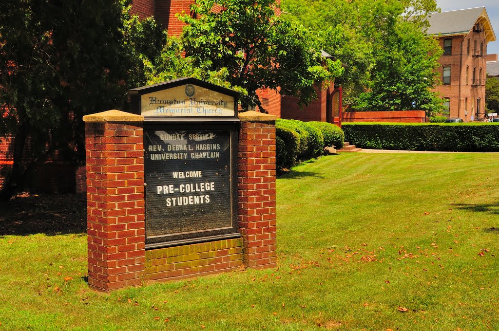 VIRGINIA: HAMPTON: HAMPTON UNIVERSITY: Memorial Church road sign by Douglas W. Reynolds, Jr.