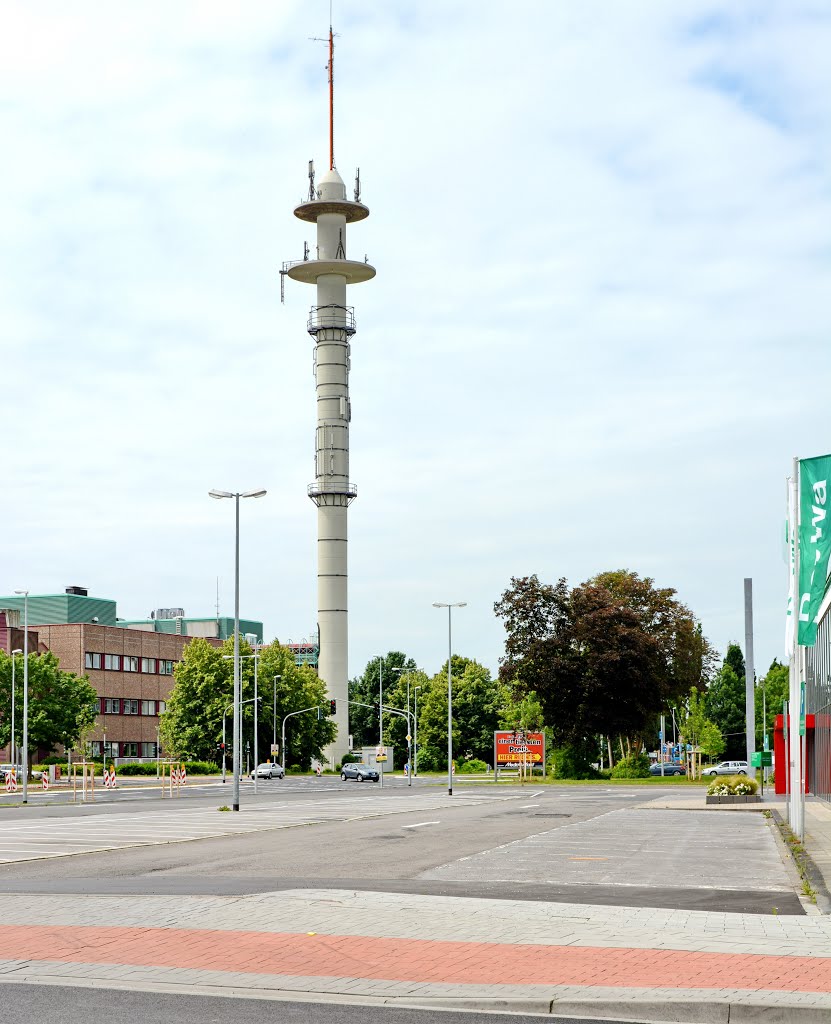 Parking & Supermarket, Hardterbroich-Pesch, Mönchengladbach, Deutschland by Norbert Kurpiers