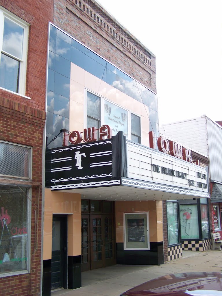 Iowa Theater- Bloomfield IA by kevystew