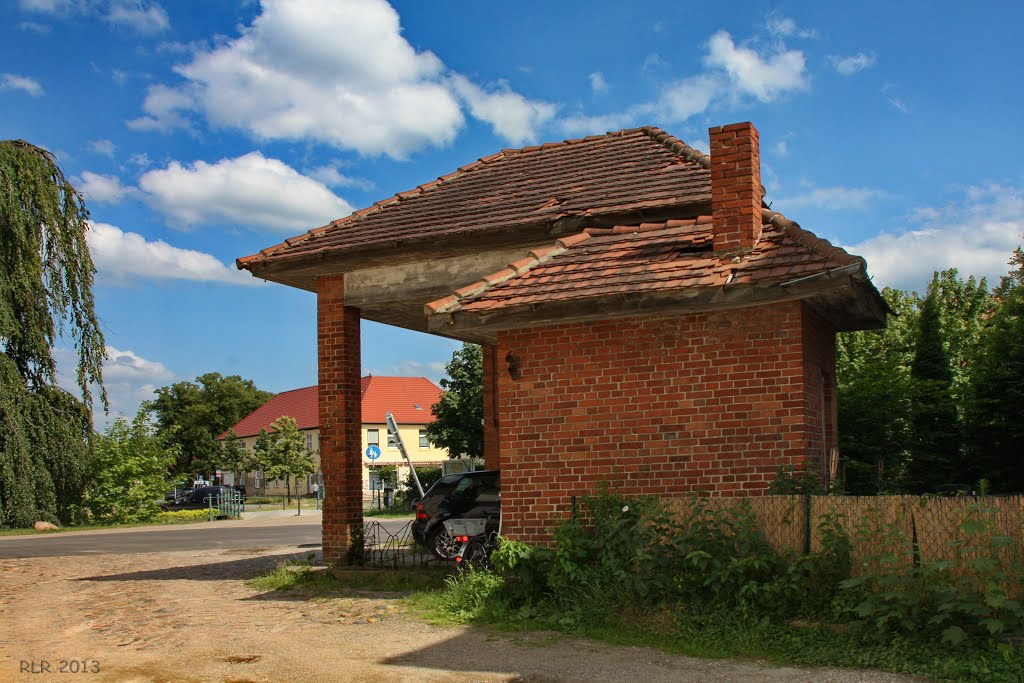 Ludwigslust, Rest einer alten Tankstelle by Mecklenburg pro Panoramio