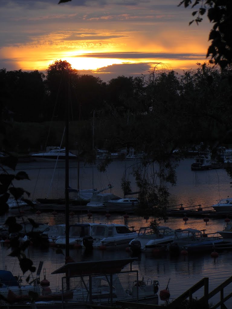 Sonnenuntergang über dem Hafen (4.7.13) by e.m.r. 2 - a picture a day