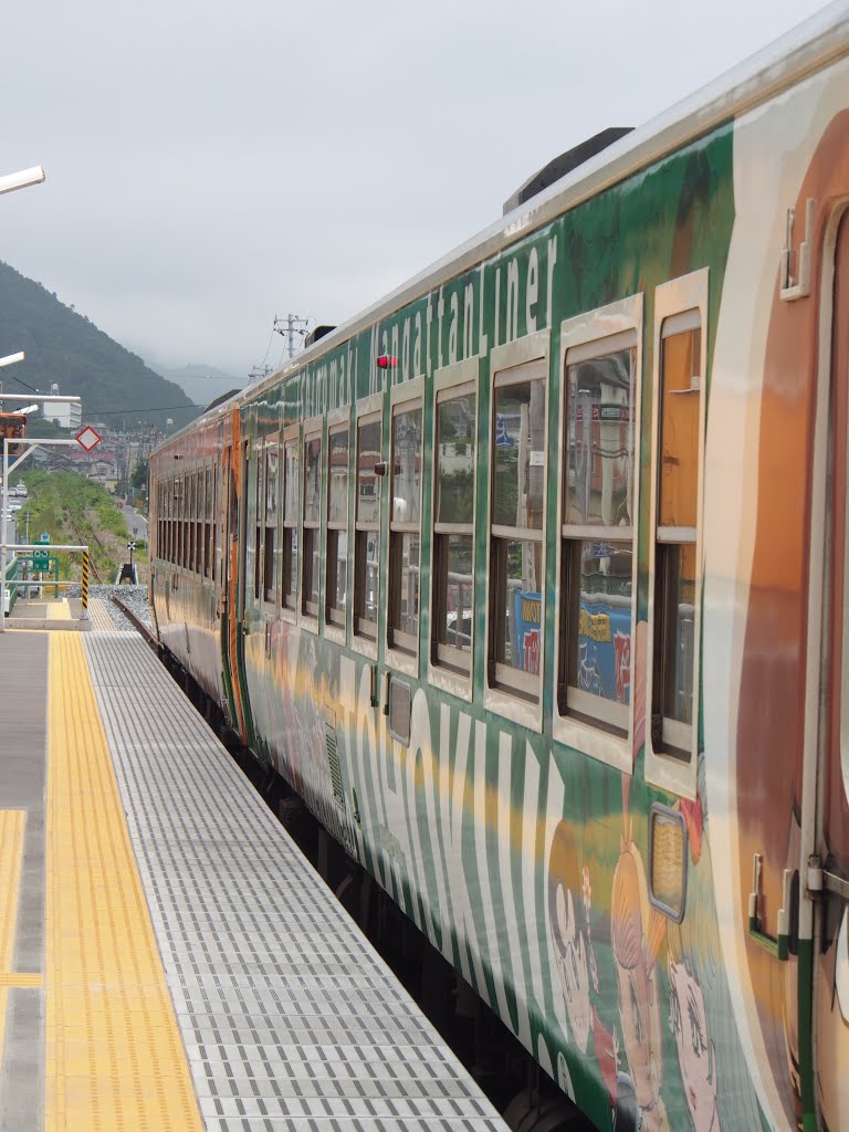 浦宿駅で折り返し待ちの石巻線列車 Ishinomaki line train stop at Urashuku station. by GRABUCHO