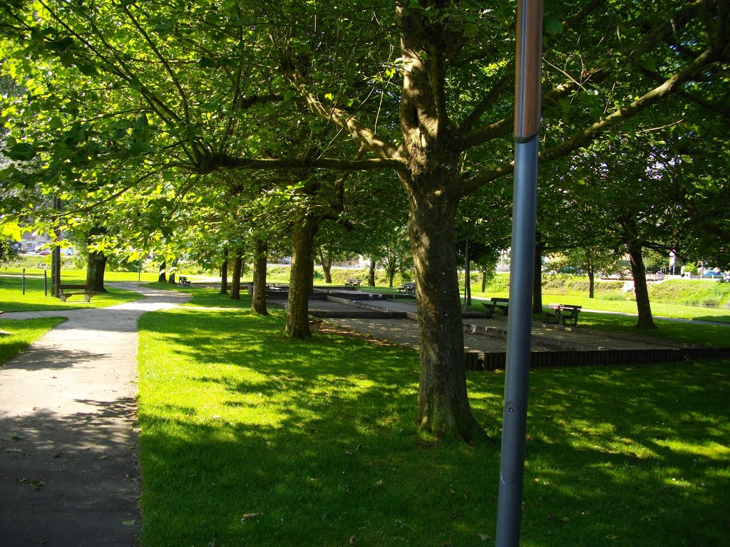 Terrain de boules dans le parc à Voujeaucourt by Claudius B.