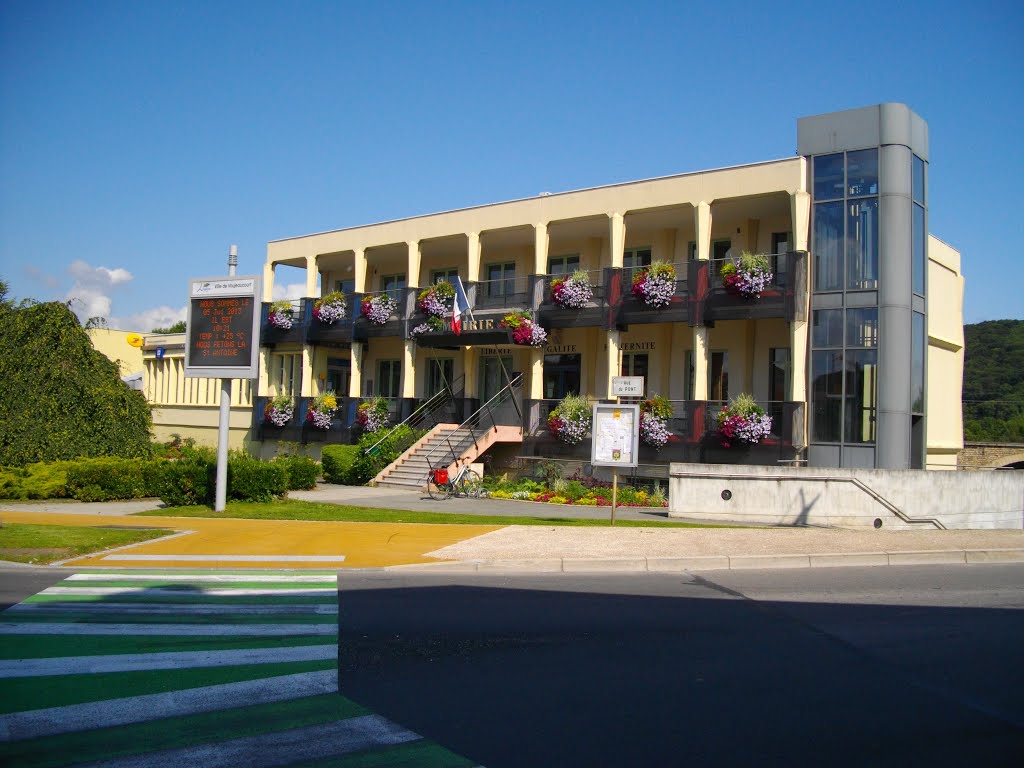 Mairie de Voujeaucourt by Claudius B.