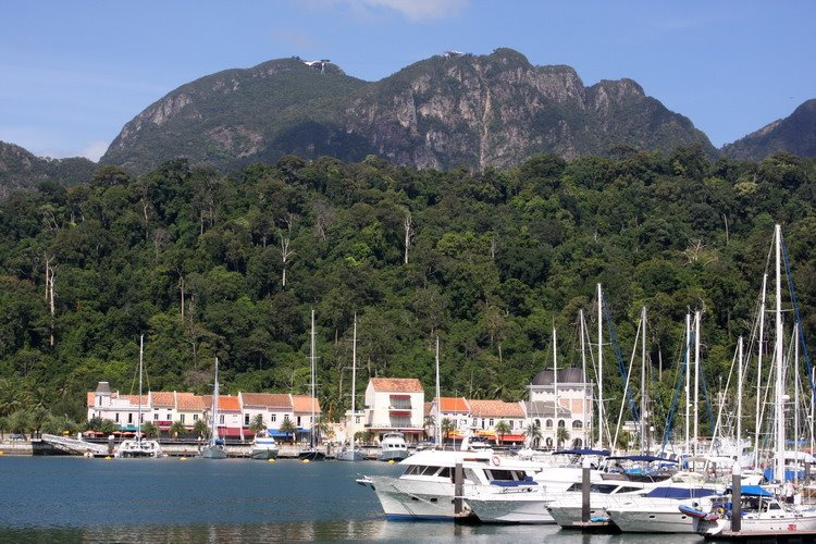 Telaga Harbour Park and Gunung Machichang by © Morrique