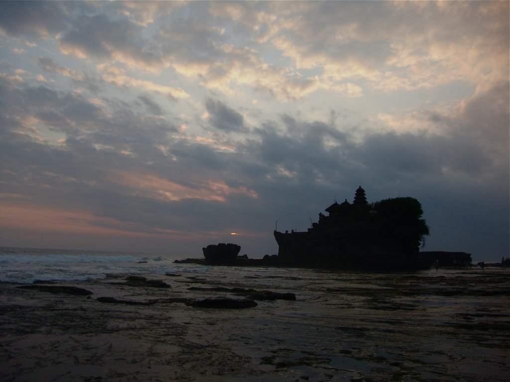 Tanah lot by dharmabs