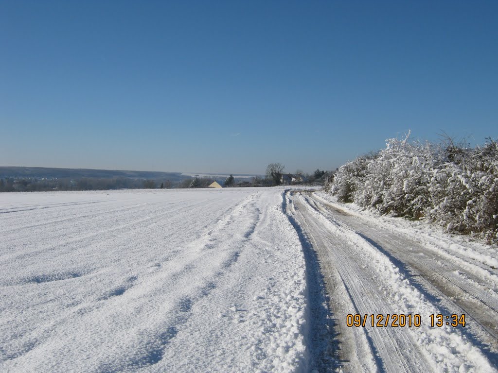 Neige au-dessus de la Vallée de l'Eure [2010 12 09] by Yoshi69