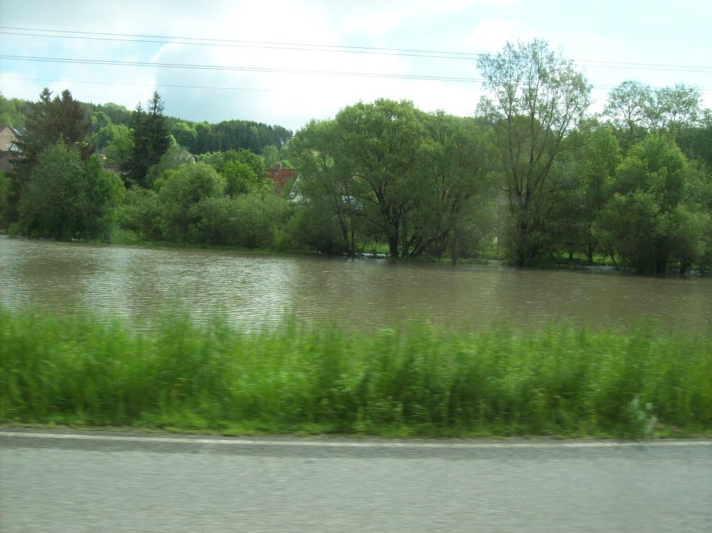 Juni 2013 das Hochwasser der Lauchert bedroht Hermentingen by straubi