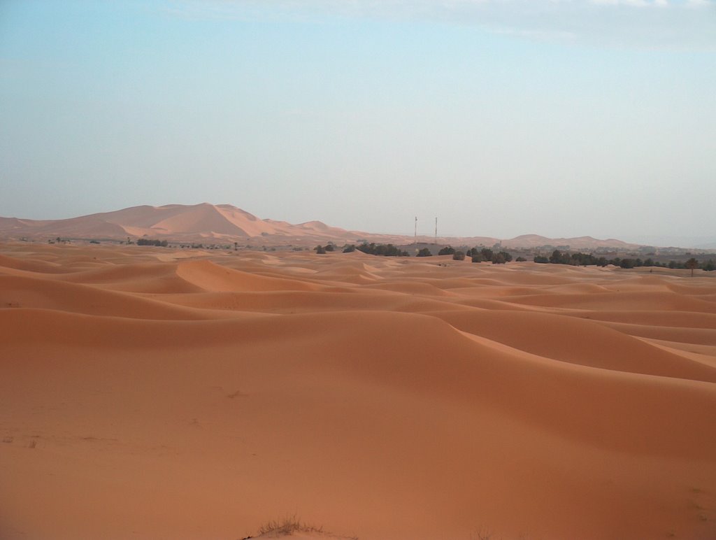 Erg Chebbi by raphael Rollier