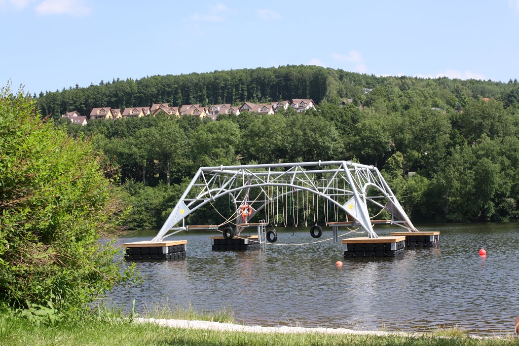 Wasserseilgarten im Kronenburger See by koelschejuergen