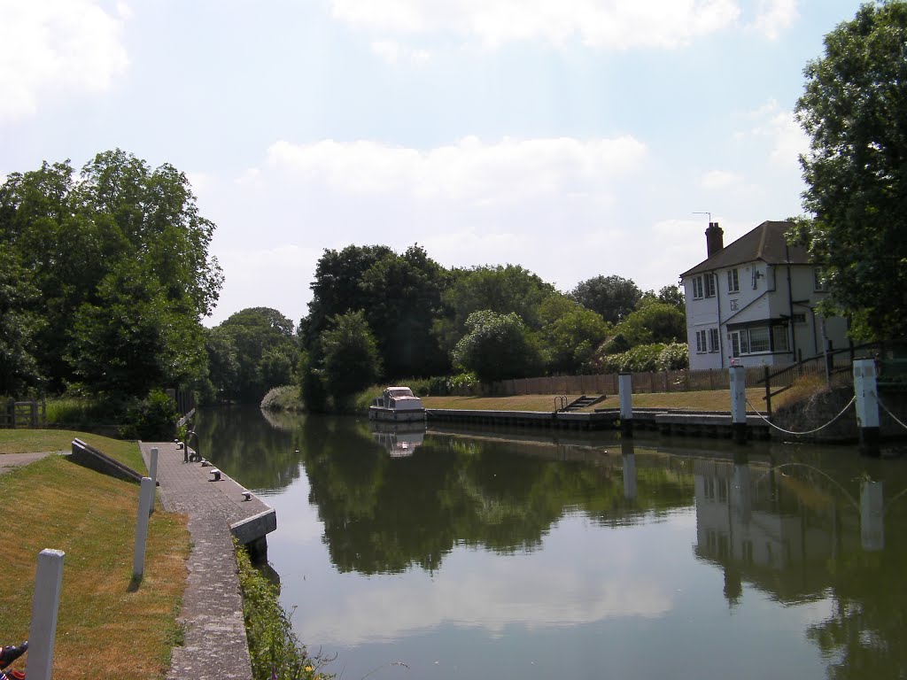 Romney Lock, River Thames by Professor Mungleton