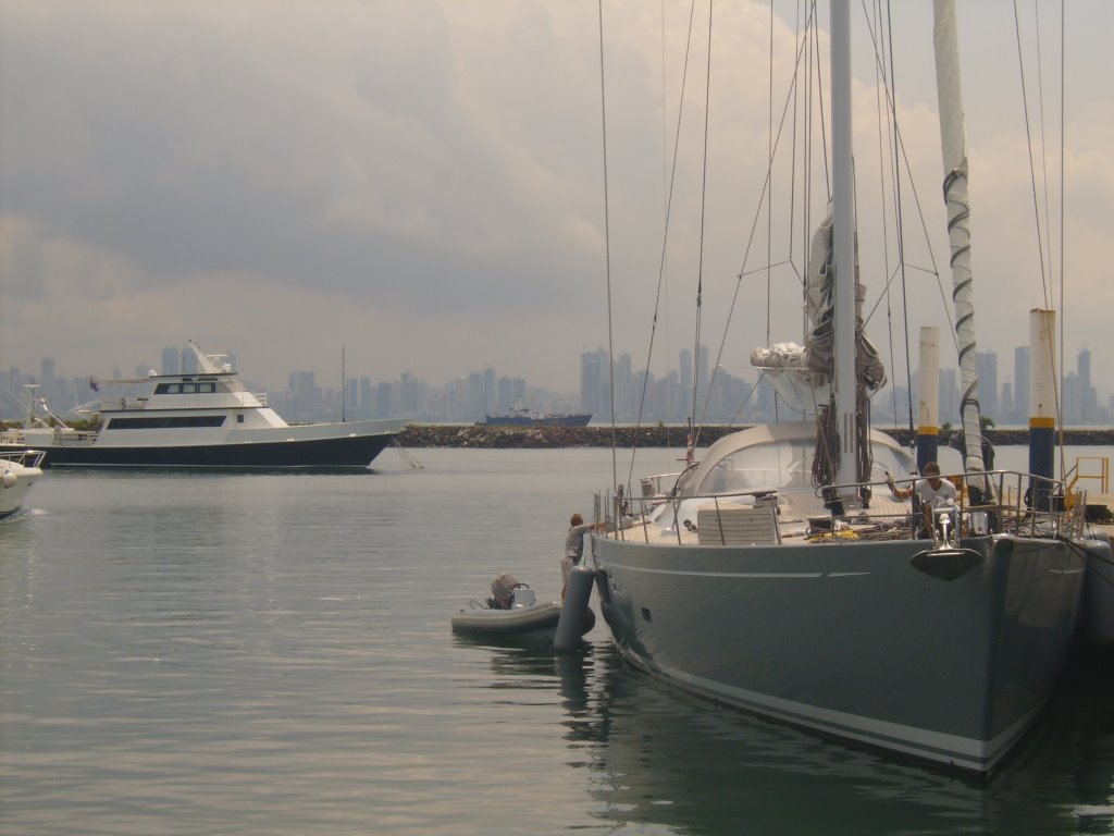 Canal de Panamá - Isla Trafico by adutto