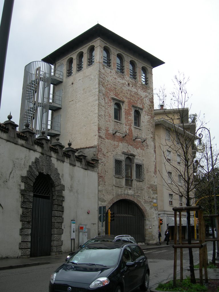 Torre dei torriani by mariute