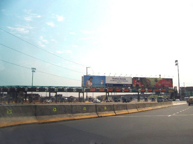 Av. Elmer Faucett, cdra. 21, San Martín de Porres by irenelilay