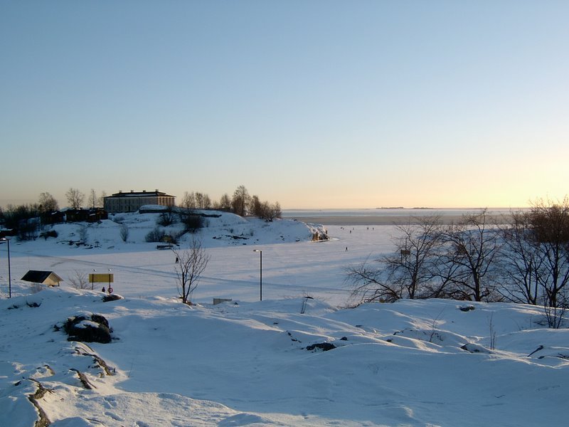 The see of Helsinki from Kaivopuisto Park | El mar de Helsinki desde el parque de Kaivopuisto by Javier Mansilla