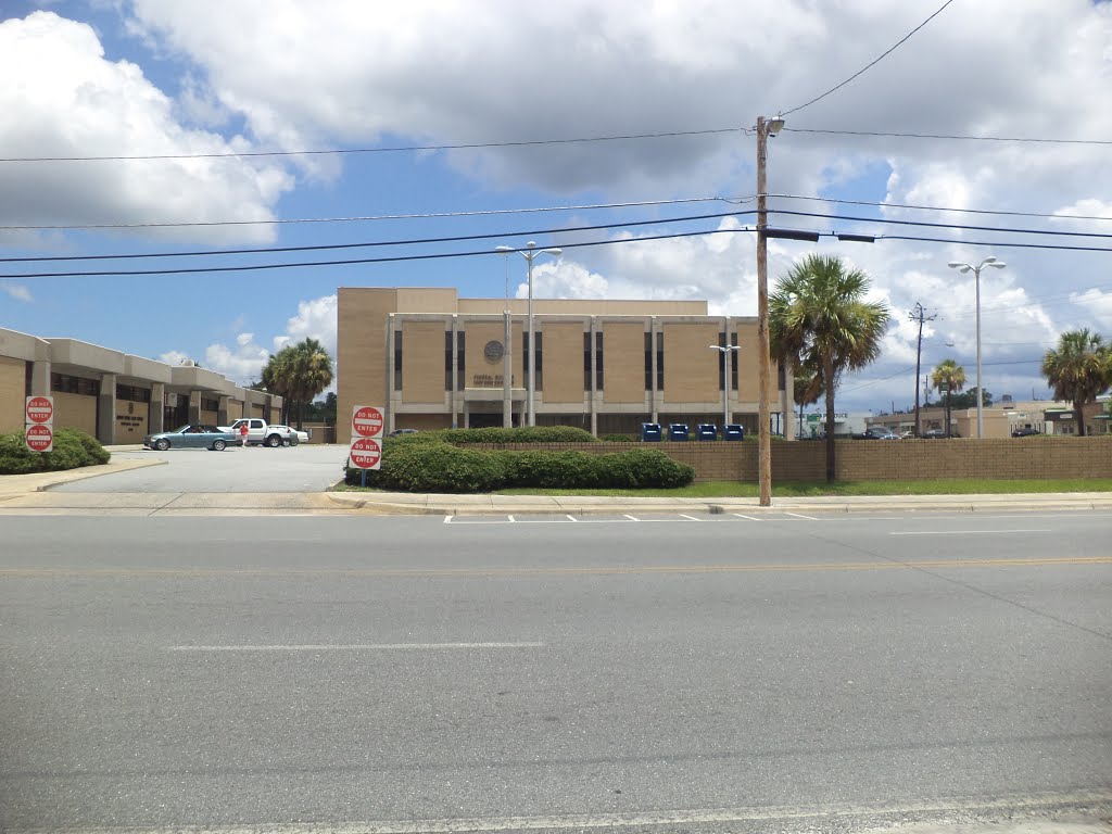 Waycross Federal Building (across the street) by mriveraz