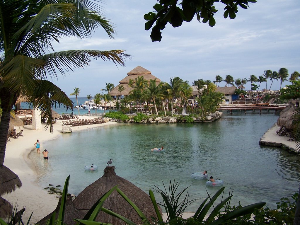 Solidaridad, Quintana Roo, Mexico by Arturo Calderón