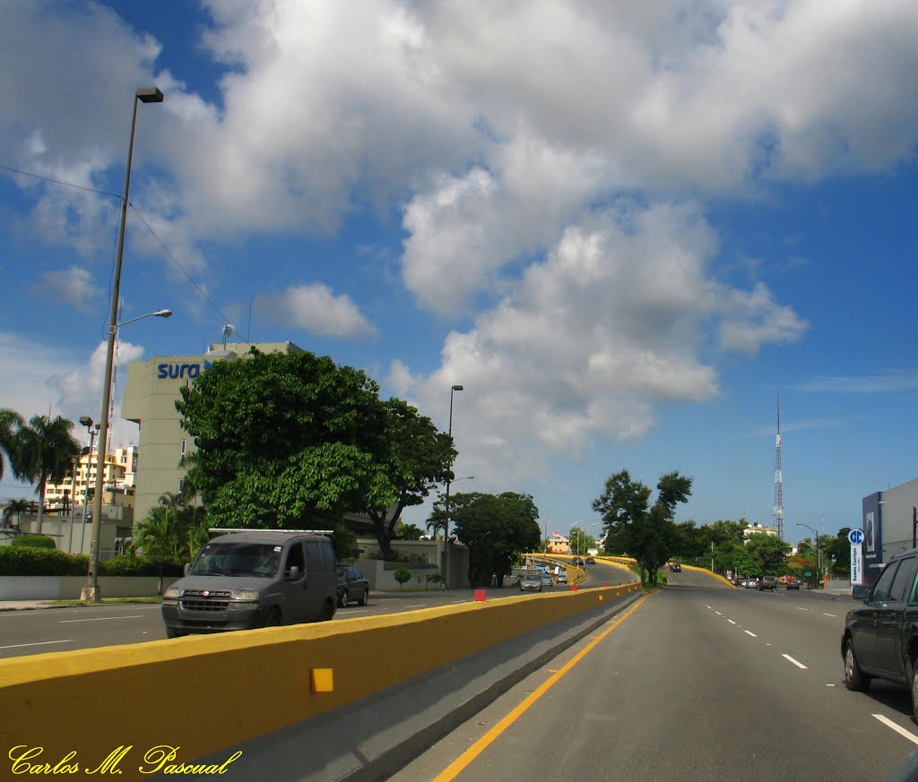 AVENIDA JHON F. KENNEDY, SANTO DOMINGO, R. D. by Carlos M. Pascual