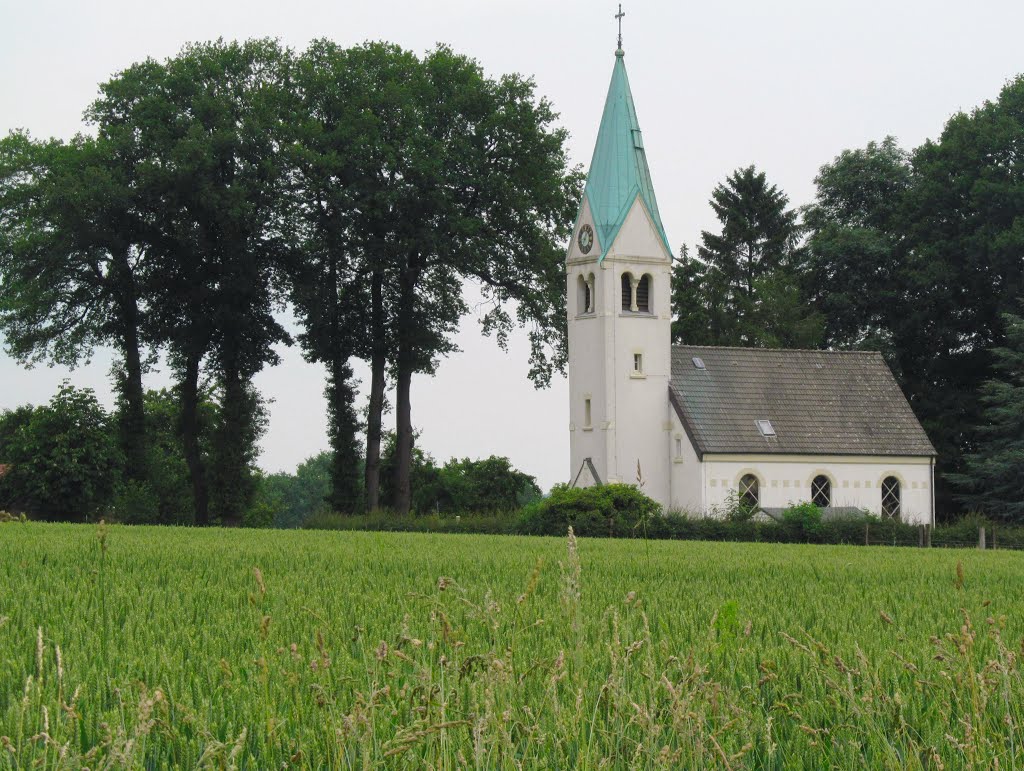 Cycle trip Germany 2013-01: Church in Rotenhagen by Seimen Burum