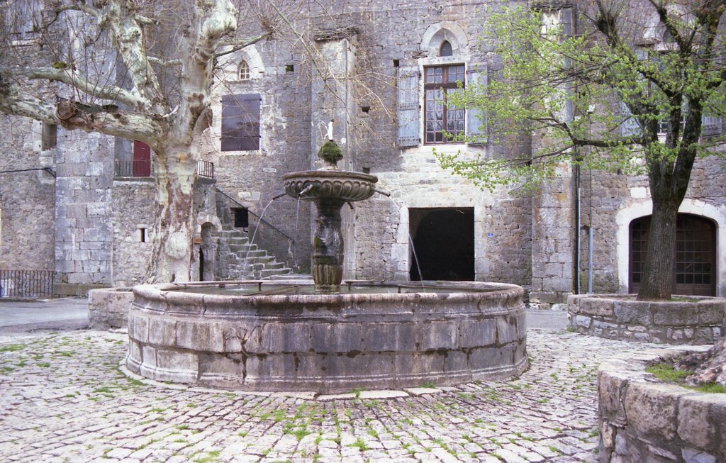 Fontaine du XVIIème siècle by Xavier Deltrieu