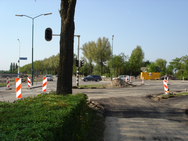 De Verkeerslichten/Burg. Middelweerdbaan by Remco Kohler