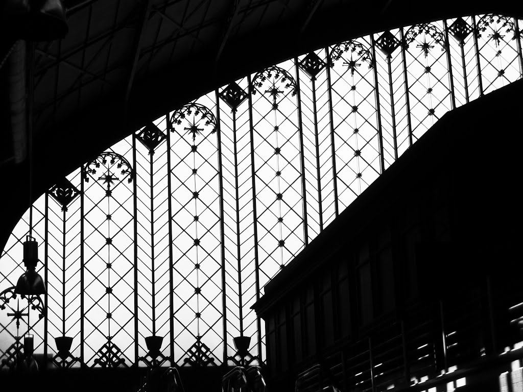 Atocha, la estación de trenes. by Cristina Sottile