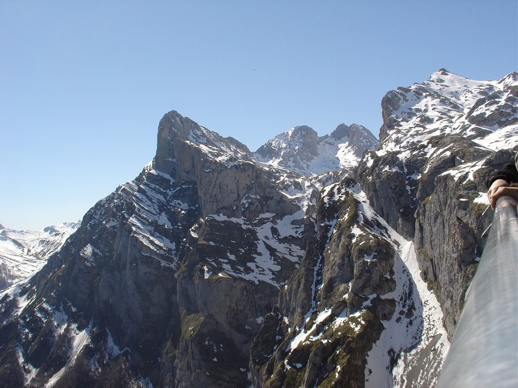 Vista desde Fuente Dé (1850 mts) by cabalete