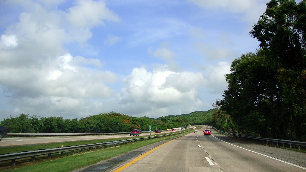 PUERTO RICO Autopista 22 Expreso José de Diego, Manatí by Talavan