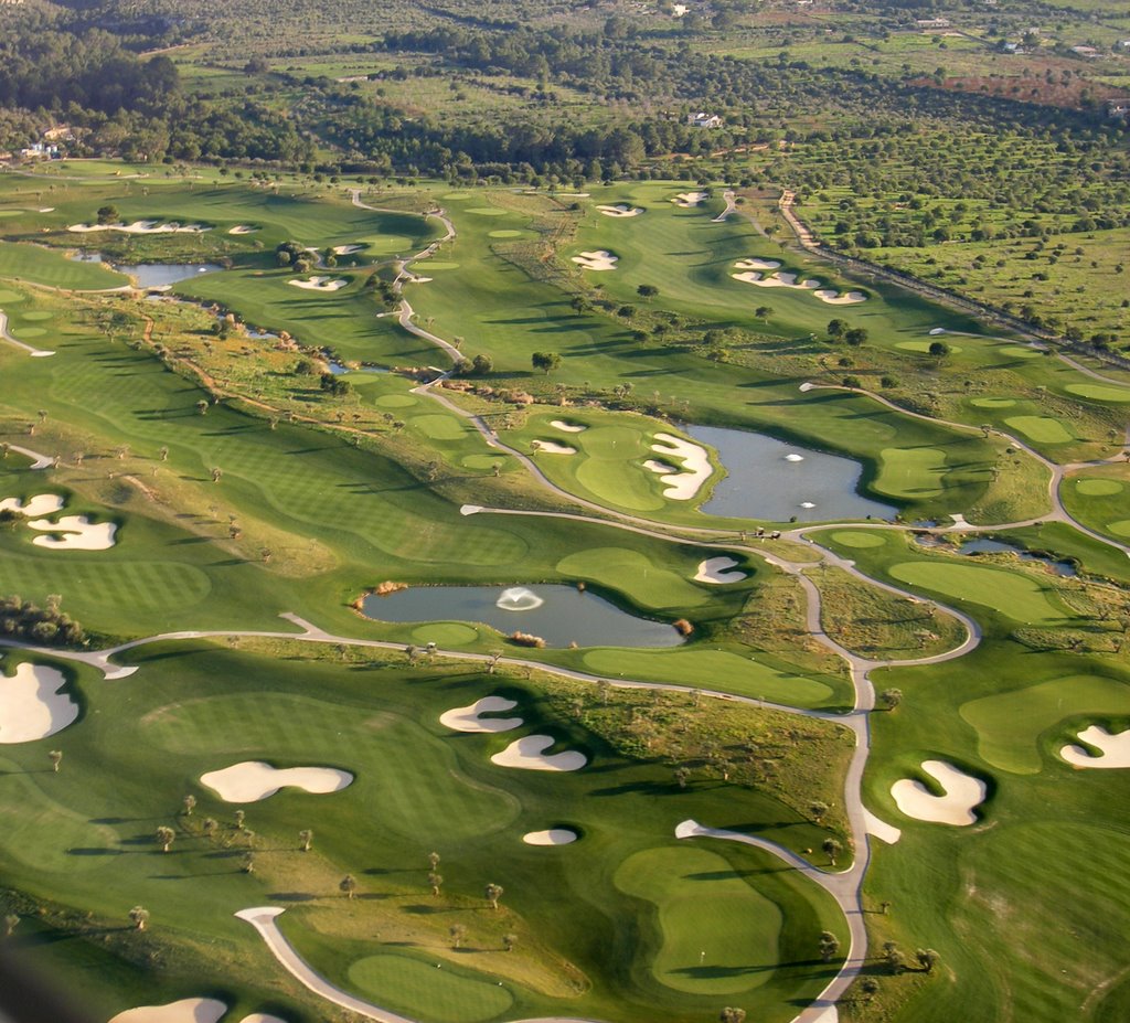 The artificial landscape of a golf course by Spiritualized Kaos