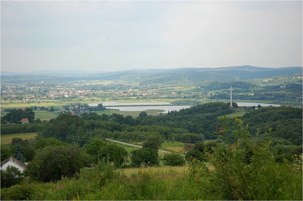 Widok na Krzyż Milenijny w Ujeździe by paniFrau