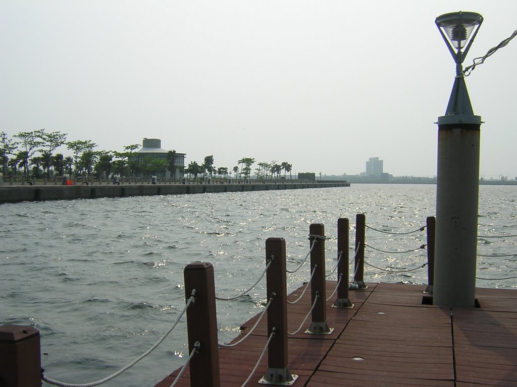 Lover's wharf of Shin-Ta Harbor (2)興達港情人碼頭(2) by David Wu