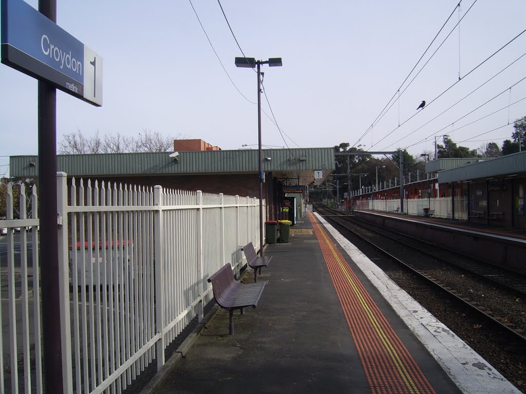 Croydon Railway Station, Platform 1 by VICPhotoSurvey