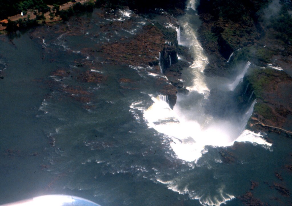 Vista aerea de las Cataratas del Iguazu 2 by Miguel F. Fernandez