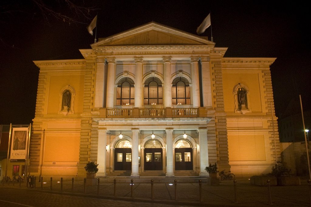 Oper Halle by Christian Günther