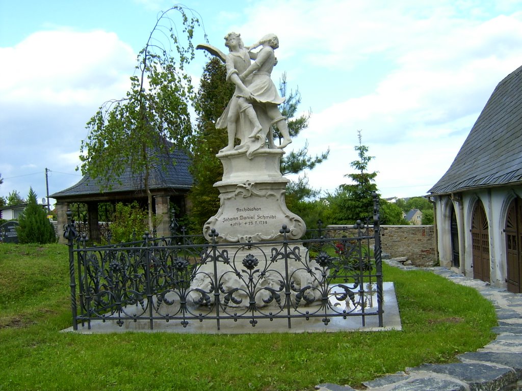 Grabstätte auf  dem Bergfriedhof in Schleiz by Uwe Klimpke