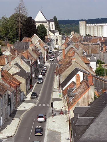 Saint-Satur rue principale vue du viaduc by Reverdy Noël