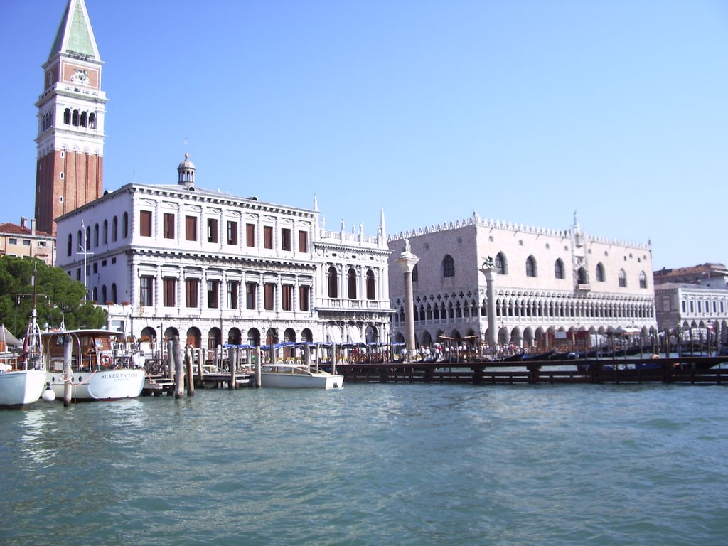 Venice, Italy by iradrian