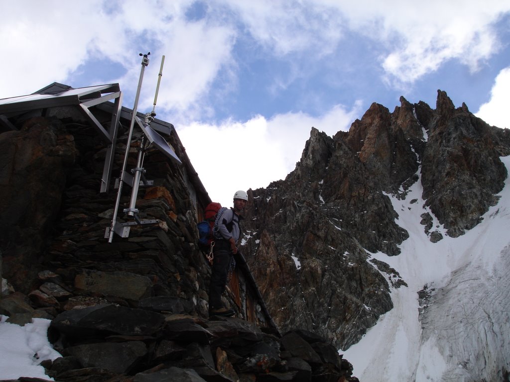 Bivouac Quintino Sella (3396 m) on the way up to the Mont Blanc by thom_the_viking