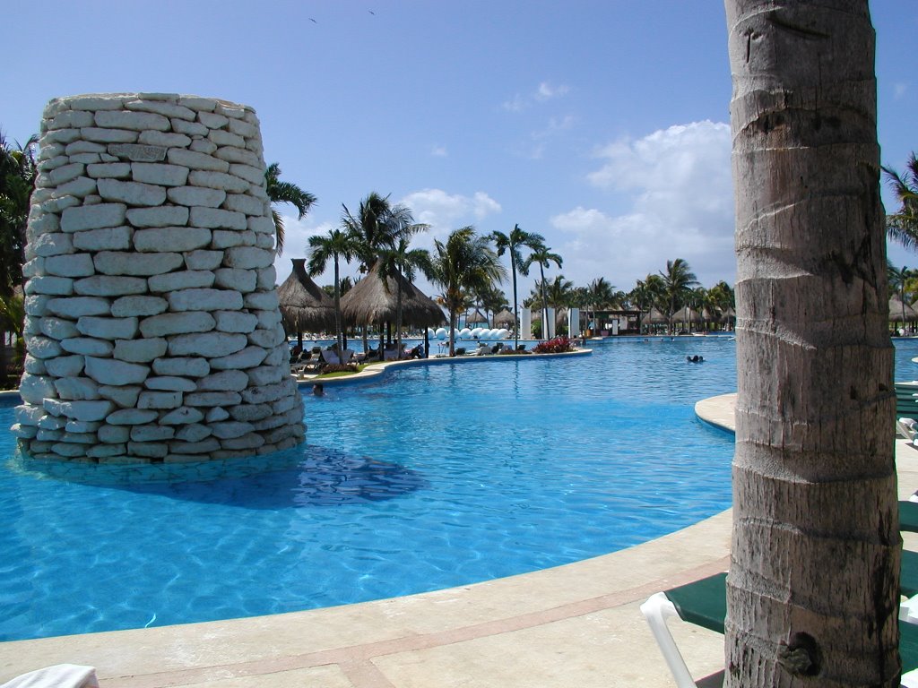 Mayan Palace Pool by GMCorreia