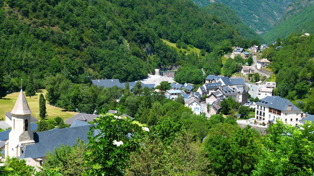 Vista general de Gèdre (Francia). by Asenvi