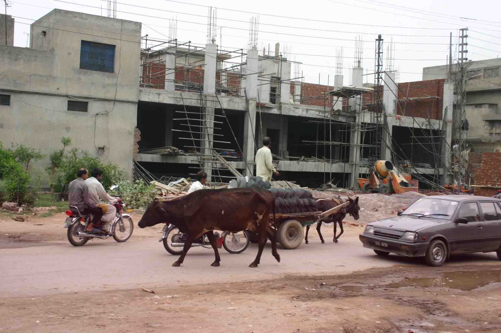 Al-Mukarram Plaza under construction in 2006, Model Town, Gujranwala, Pakistan by Mohammad Aslam Javed…