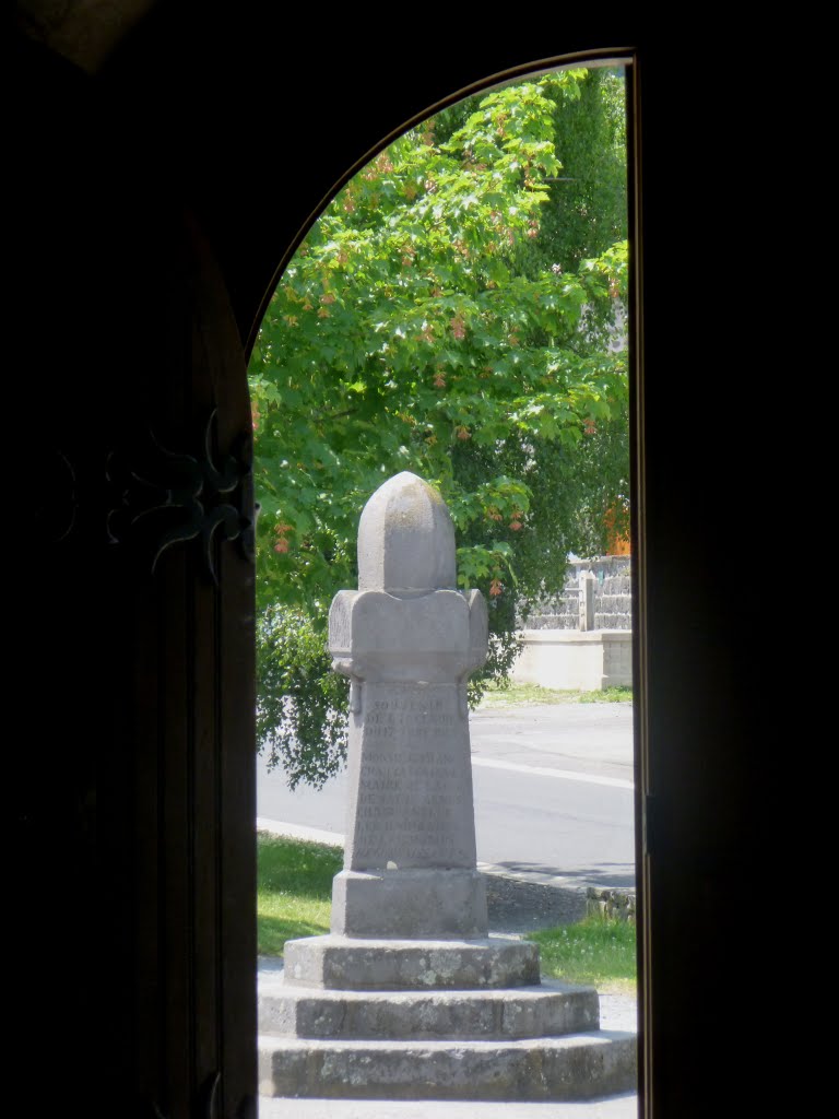 Monument dit "Le Bonnet" by ln63