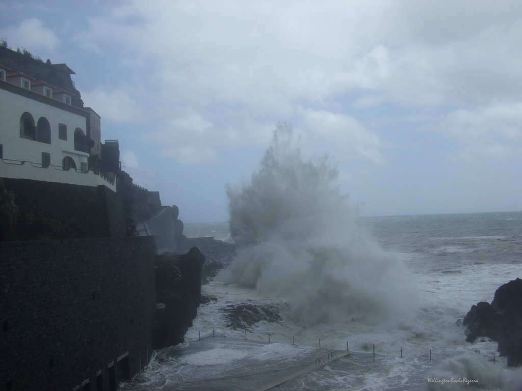 temporal abril 08 madeira, Câmara de Lobos by wellington Rocha Bez…