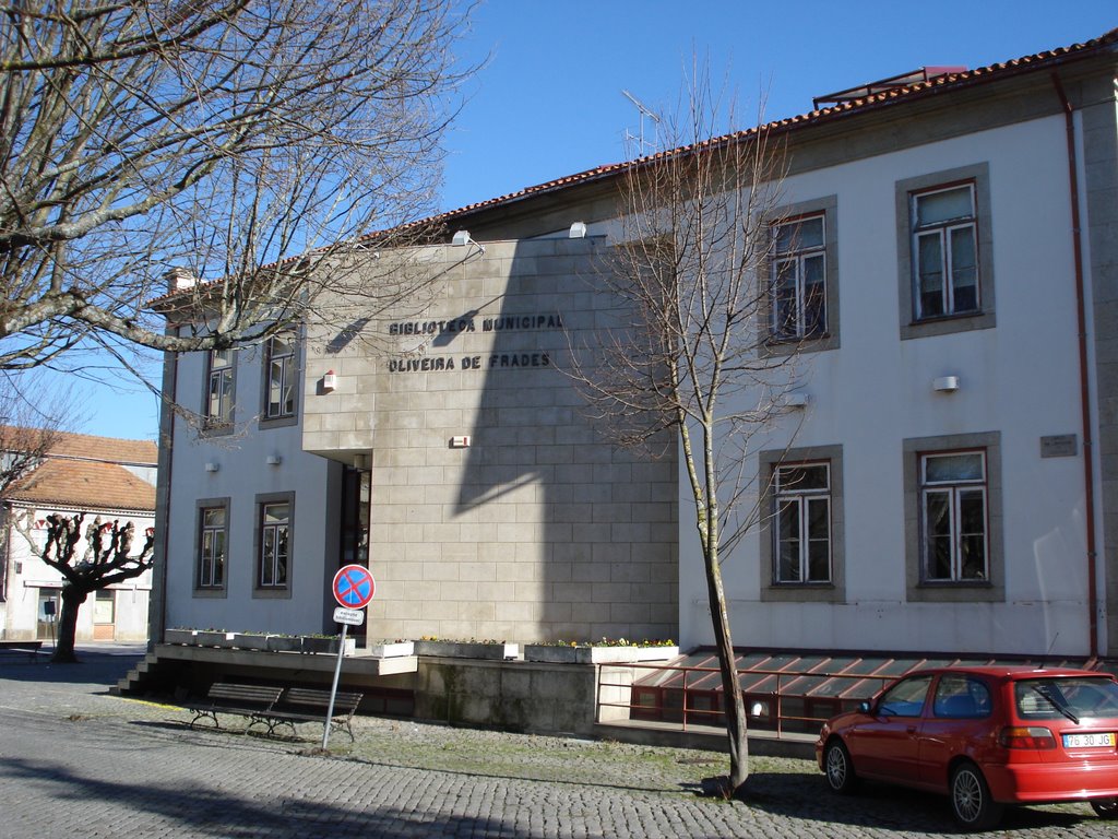 Biblioteca Municipal de Oliveira de Frades by fabiomartins