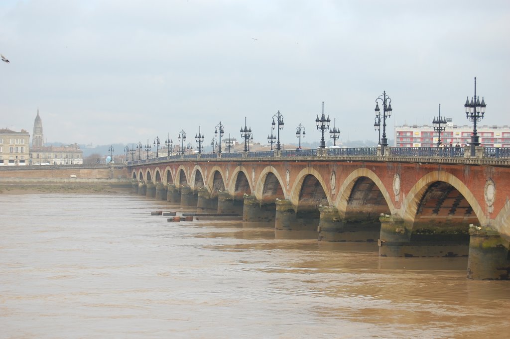 Pont de Pierre by Martorélio