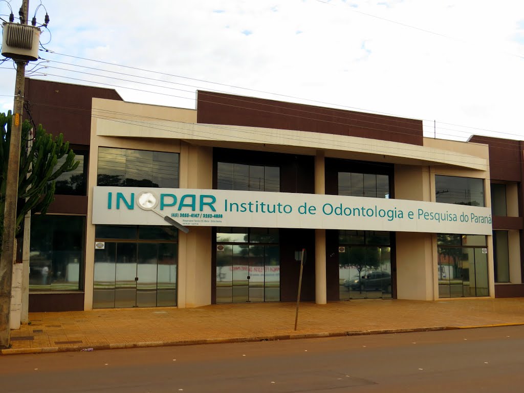 Instituto de Odontologia e Pesquisa do Paraná em Toledo, PR. by Ricardo Mercadante