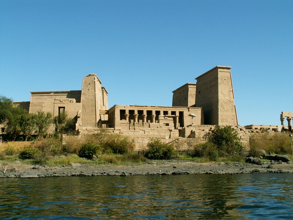 Aswan - Isis' temple on Philae by Sergenious